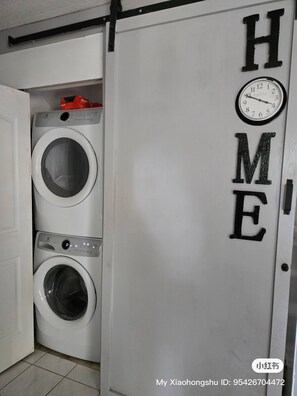 Kamer, 2 slaapkamers, terras | Interieur