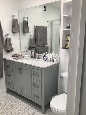Room, 2 Bedrooms, Patio | Bathroom
