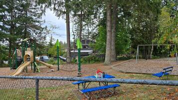 Room, 2 Bedrooms, Patio | Children's area