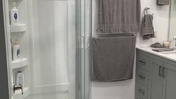 Room, 2 Bedrooms, Patio | Bathroom