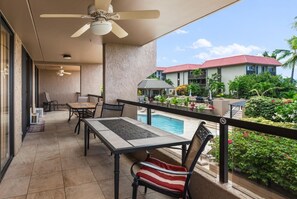 Outdoor dining - Kona Pacific A202 - Oceanview Kona Condo | Walk to Town & Ironman (Kailua Kona)