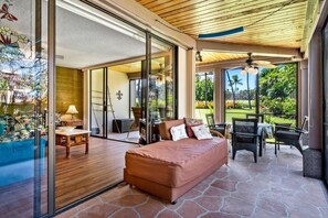 Living area - Keauhou Surf & Racquet 7-101 - Walk to snorkel (Kailua Kona)