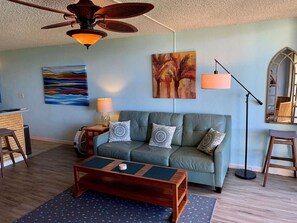TV - Kalanikai 208 – In-Town Kona Condo w/ Ocean View & AC (Kailua Kona)