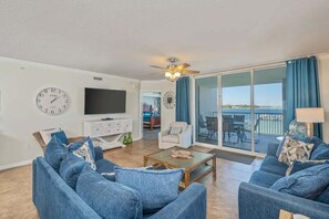 Smart TV - Beachin' Escape | Destin West Lazy River | Huge Balcony | Bay Views | Sleeps 10 (Fort Walton Beach)