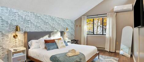 5 bedrooms, iron/ironing board, WiFi, bed sheets