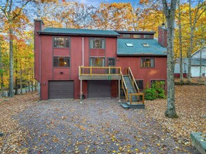 Exterior - Poconos Play Park Resort - Hot Tub, Bowling, Games (East Stroudsburg)