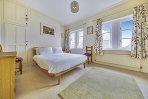 2 bedrooms, iron/ironing board, WiFi, bed sheets - Cottage in Central Bury st Edmunds (Bury St Edmunds)