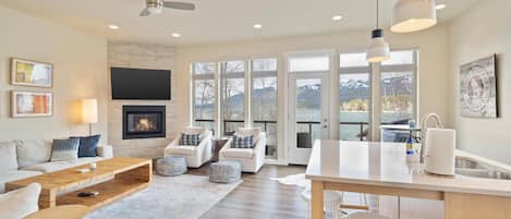Smart TV, fireplace