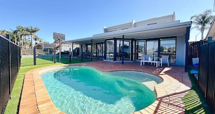 Lakefront/View/Swimming Pool/6B4B/Shopping Nearby