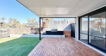 Lakefront/View/Swimming Pool/6B4B/Shopping Nearby