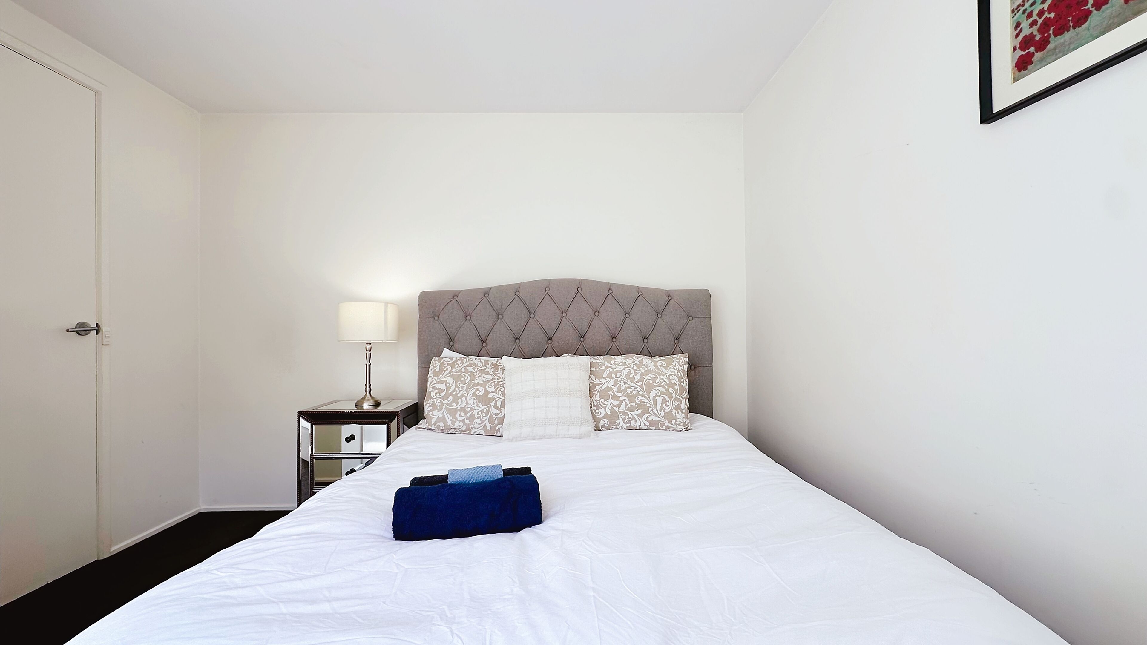 6 bedrooms, desk, iron/ironing board, free WiFi