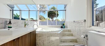 Lakefront/View/Swimming Pool/6B4B/Shopping Nearby