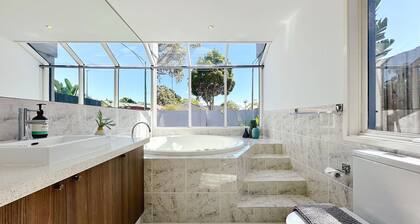 Lakefront/View/Swimming Pool/6B4B/Shopping Nearby