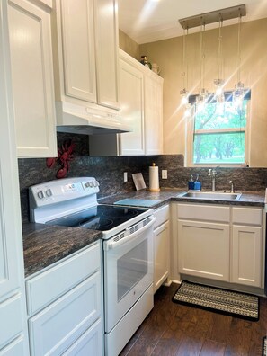 Fridge, microwave, oven, stovetop - Salty Silo Bed & Breakfast, wine and beer complimentary.  pizza kits avail. (Rockport)