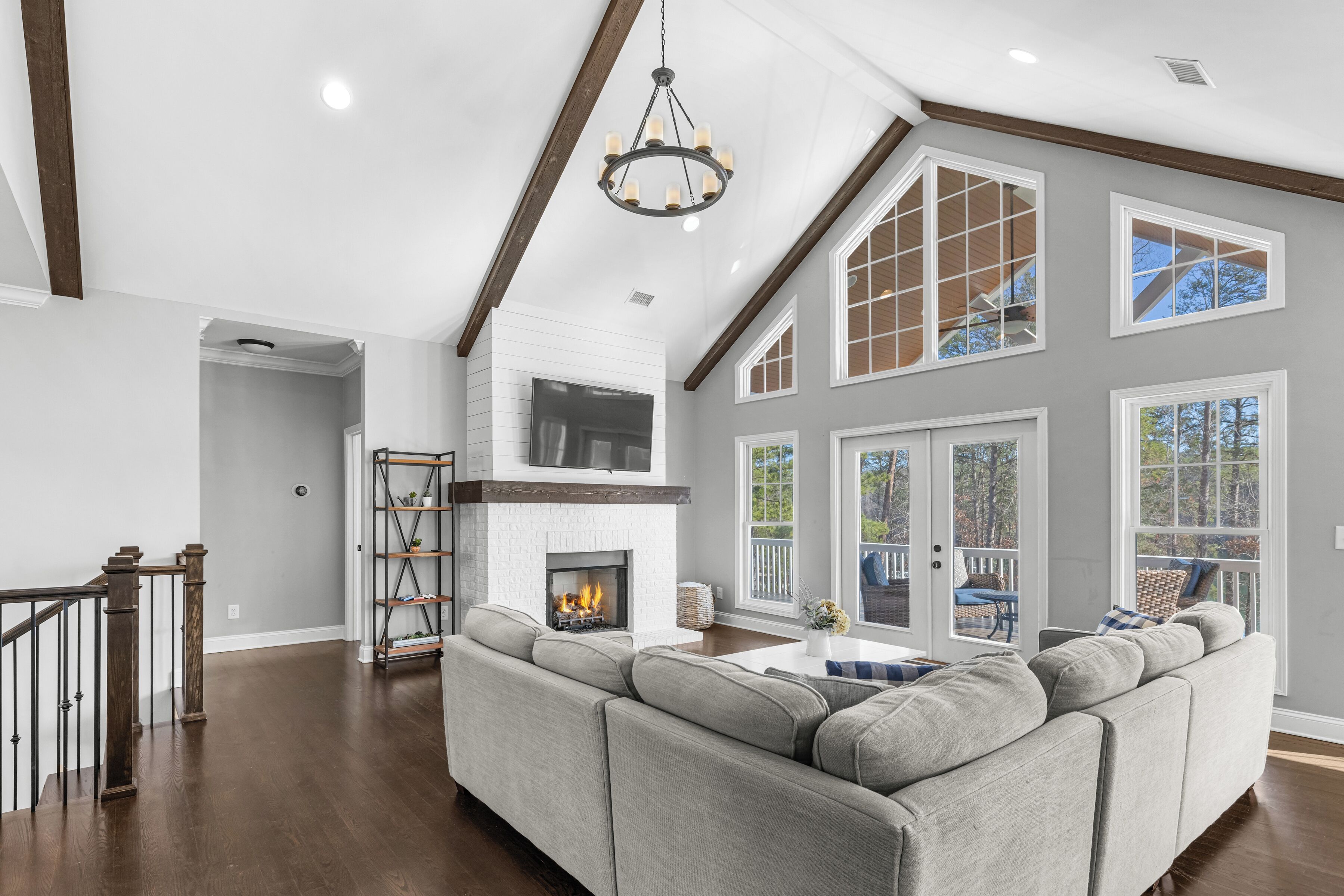 TV, fireplace