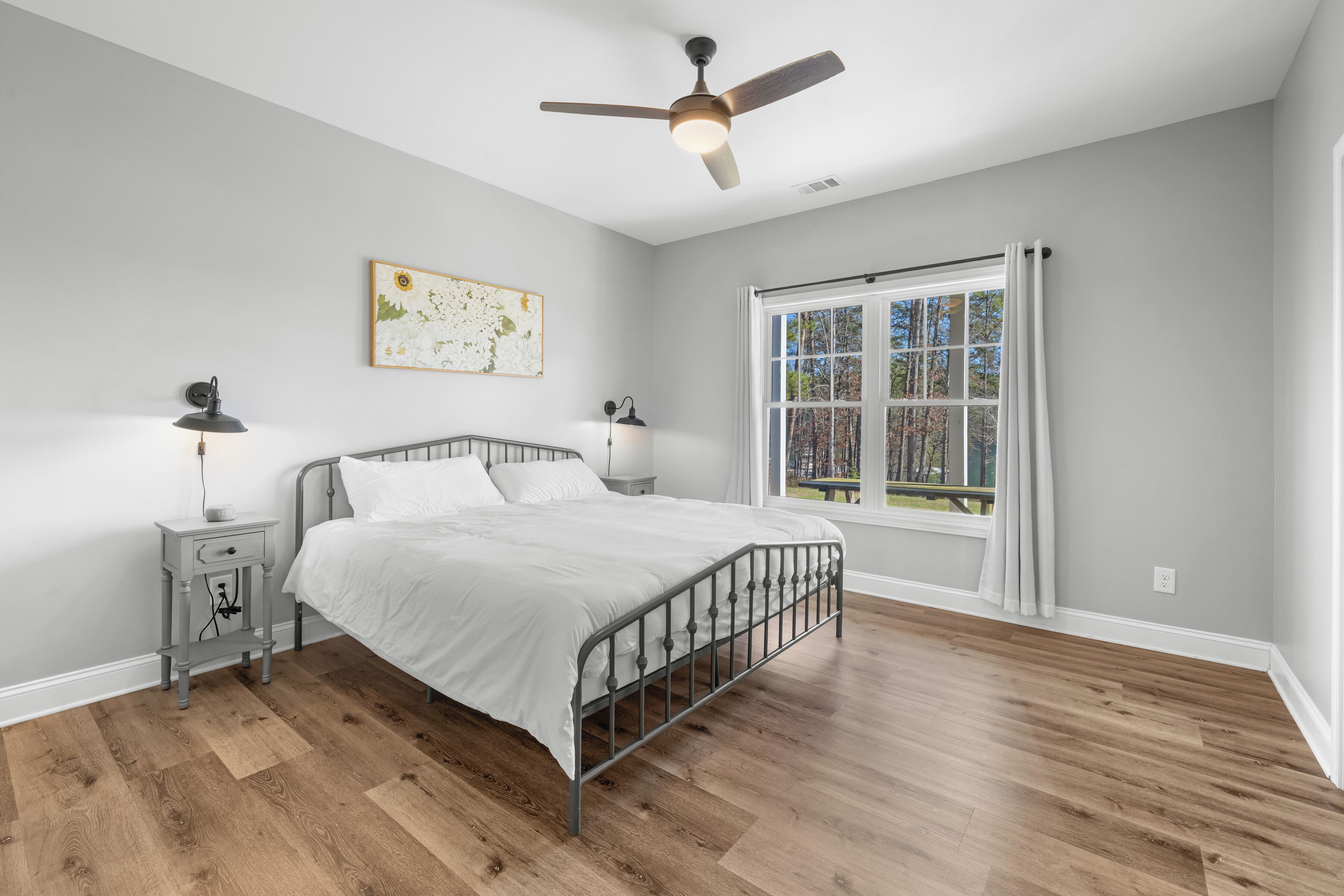 5 bedrooms, iron/ironing board, travel crib, WiFi (free)