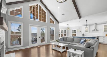 Lake Keowee Waterfront Home w/ Private Beach, Dock, Firepit / 5BR Near Clemson