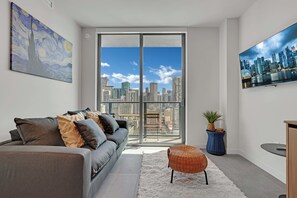 Smart TV - 501-2702 Ocean View from Balcony Rooftop Pool & GYM (Miami)
