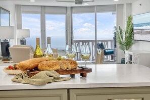 Dining - New Listing! Direct Oceanfront 2/2 | Huge Private Balcony | Beachfront Pool | Garage (Ormond Beach)