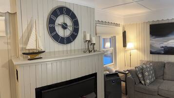 Smart TV, fireplace, stereo