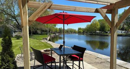 River Respite: BIG Yard • Outdoor Kitchen • Boat Ramp & Dock