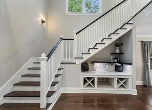 Interior - Buckhead 3BD/3BA, newly furnished, available during May & World Cup. (Atlanta)