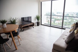 Living area - Mr. W | 2BR Large Apartment Pool+Amenities (Zapopan)