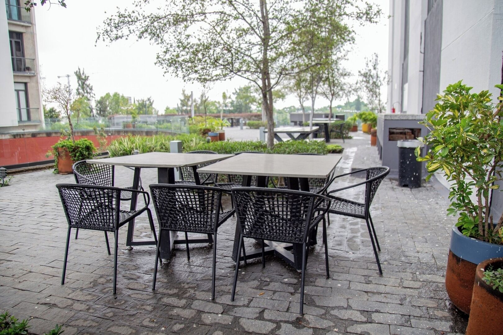 屋外ダイニングエリア