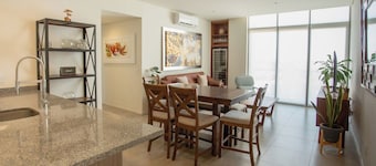 Mr W | 3BR Large Apartment Pool+Amenities