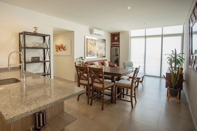 Mr W | 3BR Large Apartment Pool+Amenities