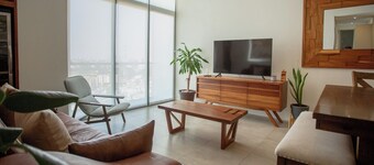 Mr W | 3BR Large Apartment Pool+Amenities