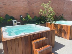 Baignoire à remous extérieure