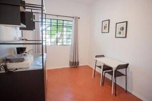 Fridge, microwave, stovetop, coffee/tea maker - Mr. W | Classic House 5BR in Coolest Neighbourhood (Guadalajara)