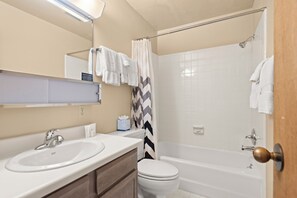 Hair dryer, towels - Riverview Unit 22 | All the Essentials Riverside Condo with Access to Pool & Hot Tub (Aspen)