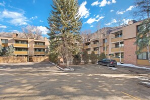 A multi-story parking garage with a car parked inside. - Riverview Unit 22 | All the Essentials Riverside Condo with Access to Pool & Hot Tub (Aspen)