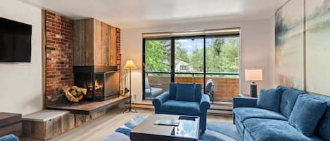 TV, fireplace