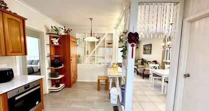 5 mins to largest park, 2 mins to highway & mall. Quality home, pet-friendly.