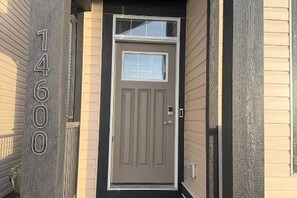 Exterior detail - Comfort Haven | Modern 3BR Smart Home | A/C, WiFi & Free Parking (Calgary)
