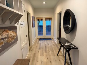 Interior - Sea Gypsy - 4BR, Walk to Beach and iconic eateries, Pet Friendly, Hot Tub, Bikes (Santa Rosa Beach)