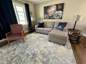 Living area - 3-bedroom house less than 3 miles from Mayo Clinic. (Rochester)