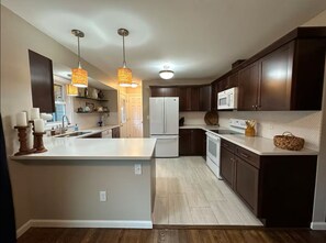 Private kitchen - 3-bedroom house less than 3 miles from Mayo Clinic. (Rochester)