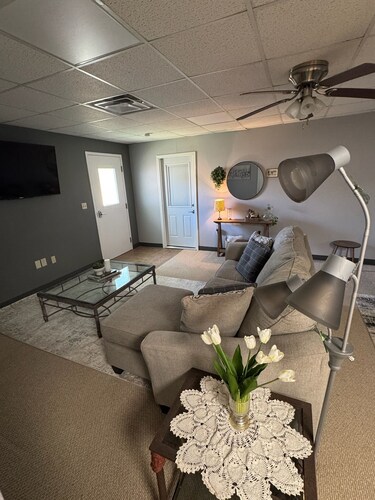 Beautiful guest house. Close to downtown, Gated entrance.Quiet neighborhood