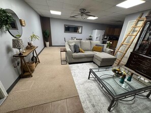 Living area - Beautiful apartment, Close to downtown, Gated entrance.Quiet neighborhood (Midland)