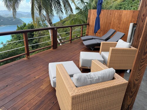 Quaint bungalow in Tortola perfect for your peaceful island getaway