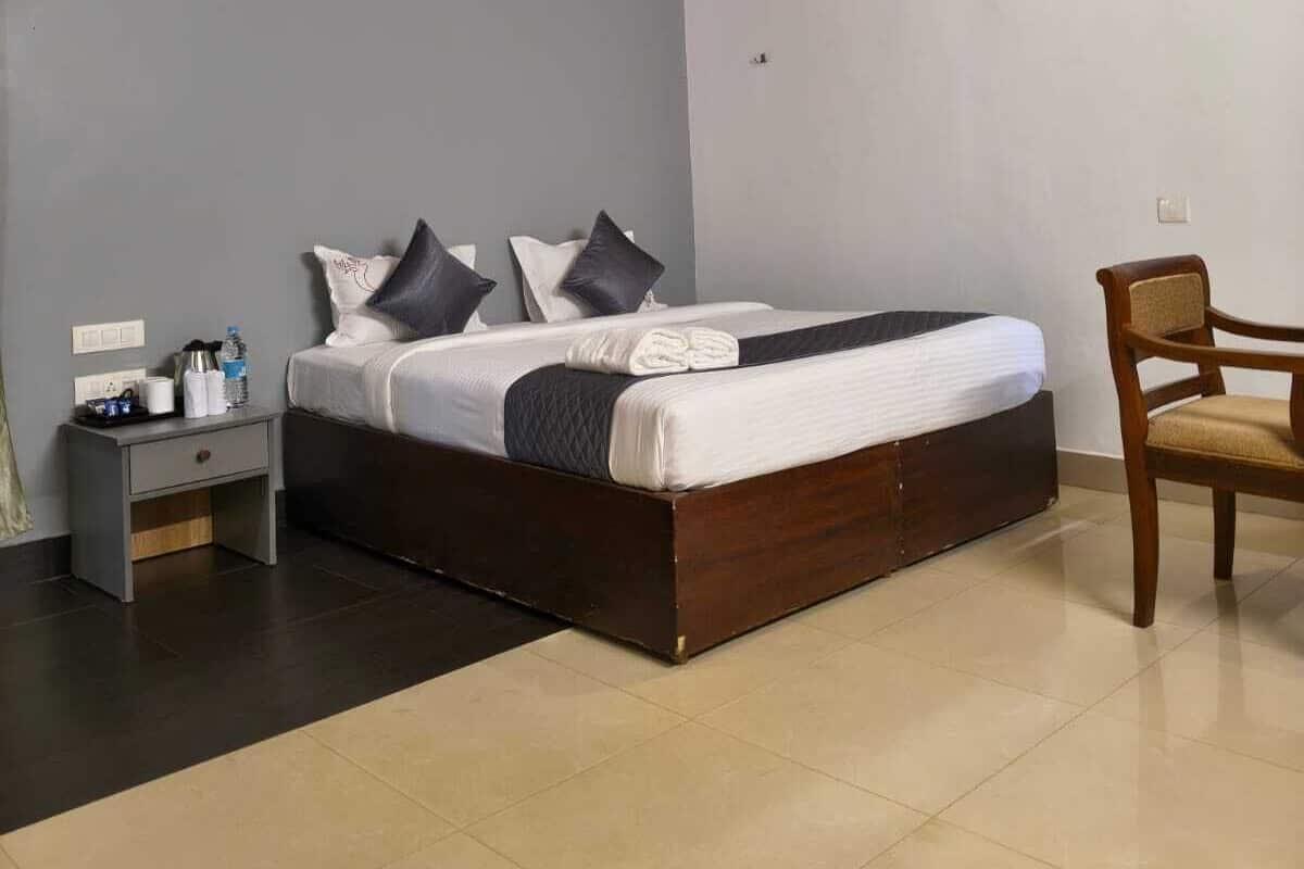 Standard Room, Garden View | Premium bedding, desk, laptop workspace, WiFi (free)