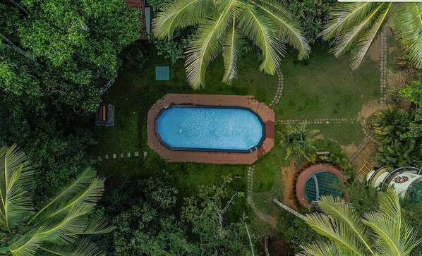 Kolam renang outdoor