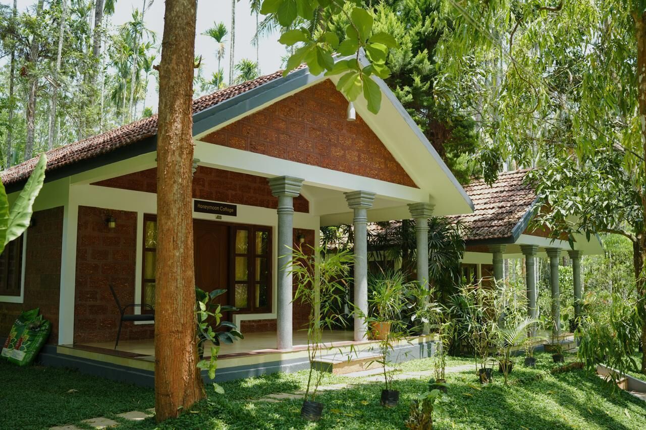 A traditional building with a tiled roof, columns, and a sign indicating it is a honeymoon college.