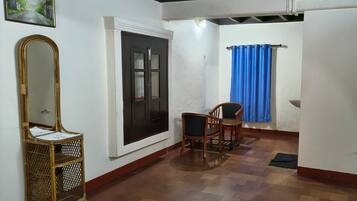 Traditionellt rum - utsikt mot poolen