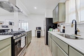 Fridge, microwave, stovetop, coffee/tea maker - 4 BR Near Lackland AFB- Family Friendly (San Antonio)