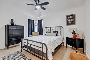 Room - Near Aquatica water park and The Pearl District is one of the best spots in SA (San Antonio)